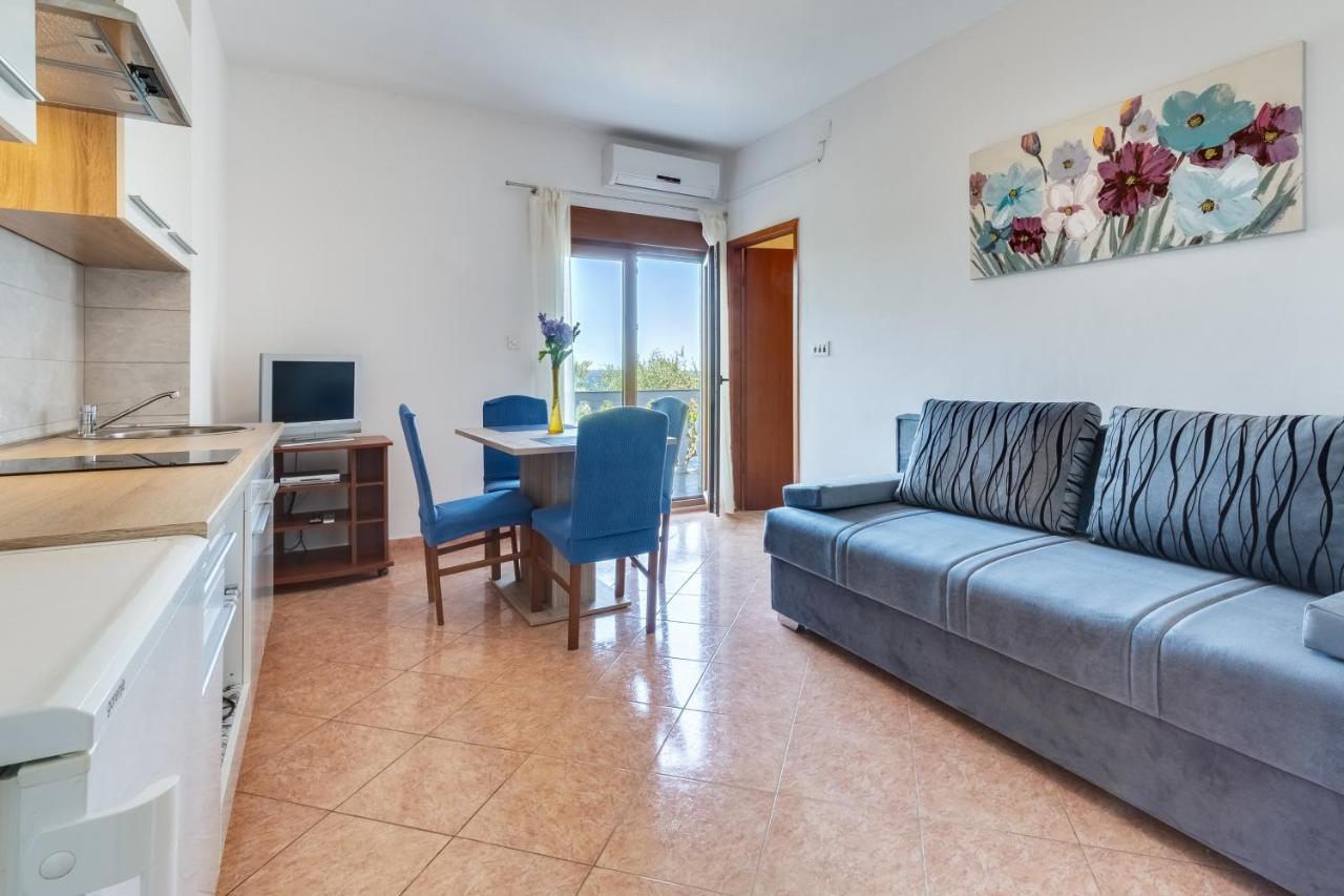 Family Friendly Seaside Apartments Kozino, Zadar - 5756 Petrcane Exterior photo