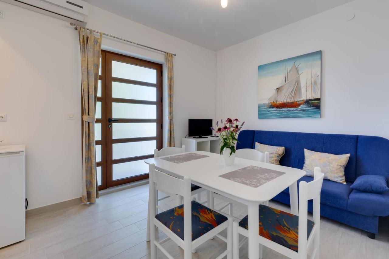 Family Friendly Seaside Apartments Kozino, Zadar - 5756 Petrcane Exterior photo